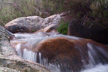 rzeka woda kamienie natura przyroda