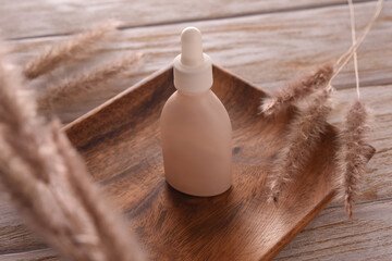 ボタニカルなスキンケアボトル