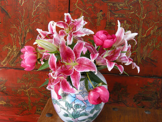 Lilium flowers in a Chinese  vase 