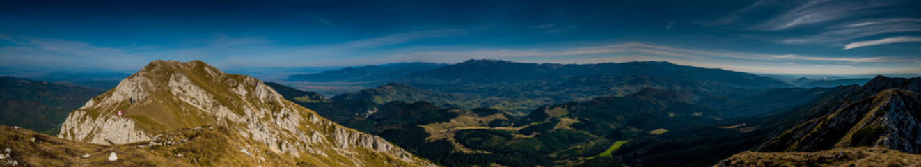 Fototapeta na wymiar Hiking on Piatra Craiului mountain ridge 