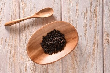 ブラックペッパー（ホール）