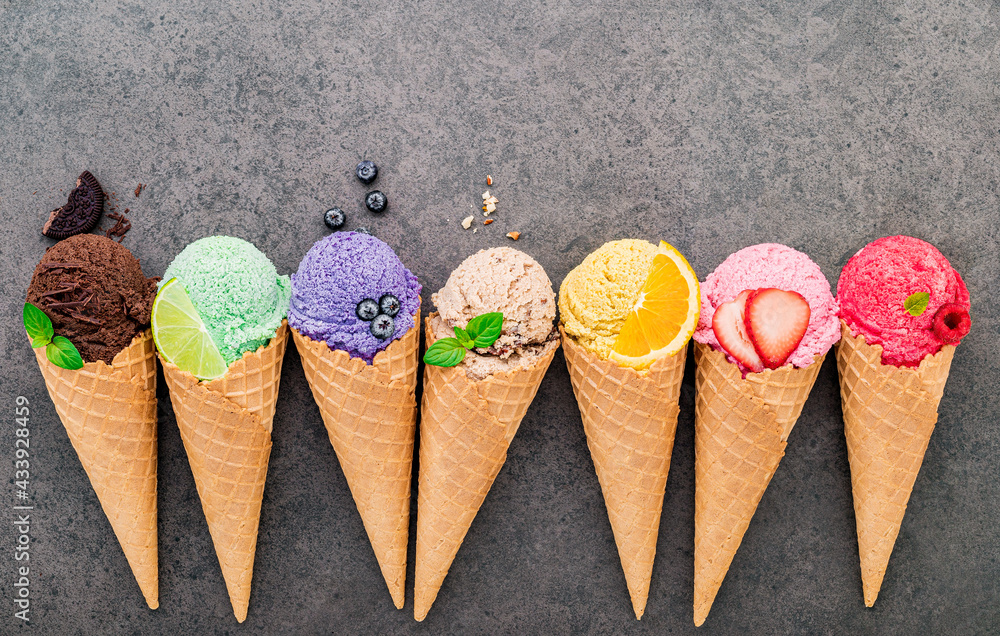 Poster flat lay ice cream cones collection on dark stone background . blank crispy ice cream cone with copy