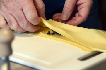 Obraz premium selbstgemachte Ravioli mit Duxelles