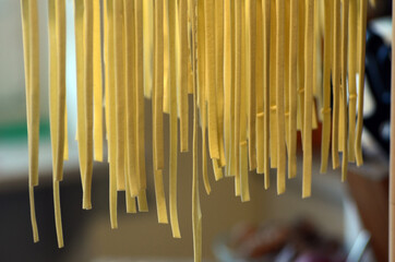 selbstgemachte Nudeln trocknen