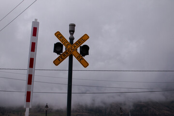 Señalética de ferrocarril en una ciudad antigua