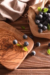 ブルーベリーとカッティングボード