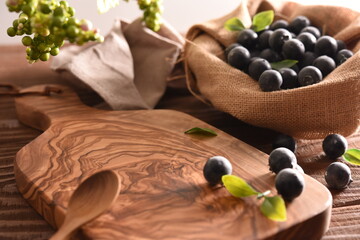 ブルーベリーとカッティングボード