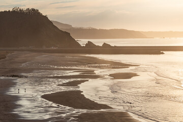 Playa al atardecer