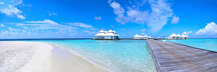 Panorama Blick, Trauminsel - Malediven,  Resorts mit Wasserbungalows, honeymoon suite, Paradies im Indischen Ozean, türkis-blauem Meer  