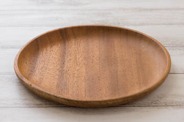 テーブルの上のお皿　木皿　平皿　アカシア