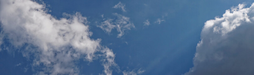 Zachmurzone niebo  © artur