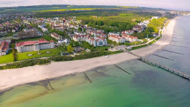 Ostseebad K&uuml;hlungsborn Luftbildaufnahme in der Rapsbl&uuml;te