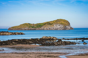 Fototapeta na wymiar North Berwitck beach with isle in background.