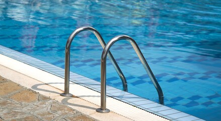 Obraz premium Inflatable in outdoor swimming pool on a hot sunny summer day