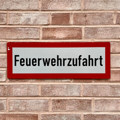 Schild Feuerwehrzufahrt Feuerwehr Symbolbild