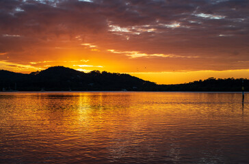 Obraz premium Sunrise waterscape with clouds