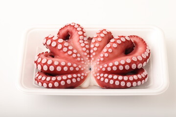 たこ、ボイル、蛸、タコ、茹で蛸、刺身、食材、塩茹で、美味しい、水産物、メキシコ産、マダコ、真だこ、パック、トレー、スーパー、鮮魚、スーパーマーケット、魚屋、市場、魚市場、白背景、白バック、イメージ、素材、切り抜き用、たこ焼き