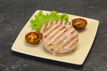Grilled tuna steak with kumato