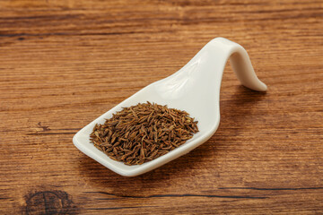Dry zeera seeds in the bowl