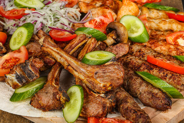 Grilled various meat mix vith vegetables