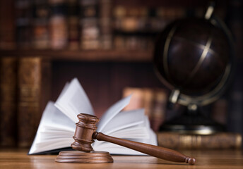 Plakat Law and justice concept, wooden gavel, globe background