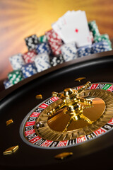 Obraz premium Roulette wheel running in a casino, Poker Chips