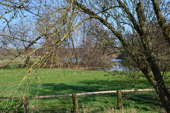 Landschaft im Fr&uuml;hling im Dorf Bierde, Niedersachsen