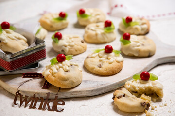 Christmas pudding cookies with the word Twinkle