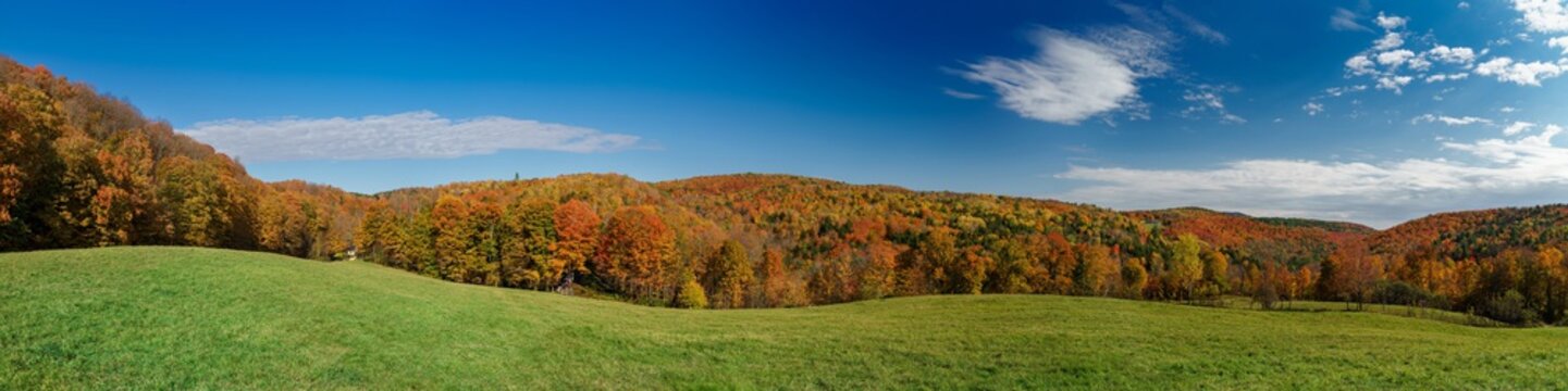 Panorama view of the colorful foliage in the secluded hill during autumn. Vermont, United States 