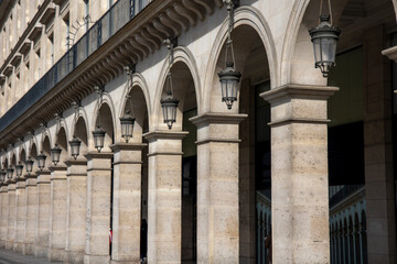 Rue de rivoli et ses colonnes à pari