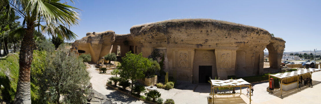 fachada del coto de las canteras en el municipio de Osuna, Andaluc&iacute;a