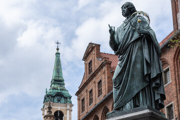 Monument to the astronomer Nicolaus Copernicus in Toruń  - obrazy, fototapety, plakaty