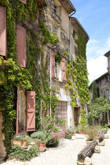 Fototapeta na wymiar Das alte Bergdorf Saignon, Provence, Frankreich