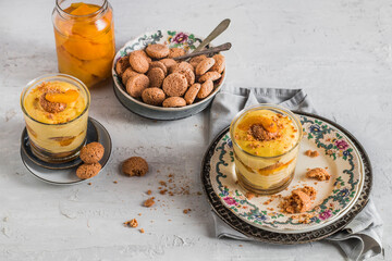 Tiramisù with amaretti biscuits and peaches in syrup (ph. Tiziana Molti)