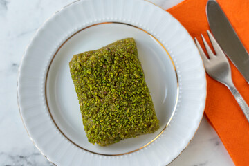 cennet camuru. It is a dessert prepared with kadayif and pistachios.