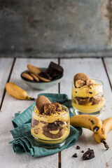 Tiramisù with banana split and chocolate (ph. Tiziana Molti)