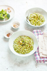 Risotto with broccoli ginger and cashews (ph. Marianna Franchi)