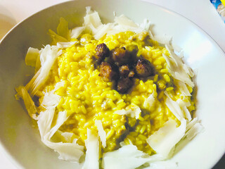 Risotto monzese with sausage and saffron (ph. Archivio Collection)