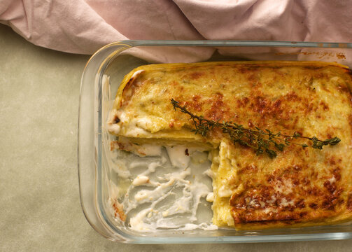 Traditional lasagna with asparagus and vegetables (ph. Archivio Collection)