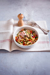Pasta salad with baked ham and vegetables (ph. Marianna Franchi)