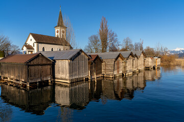 Obraz premium Beautiful scenery along of small harbor of the idyllic lakeside village of Busskirch, Rapperswil-Jona, St. Galen, Switzerland
