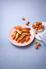 Italian cantucci biscuits with almonds (ph. Marianna Franchi)
