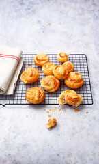 Stuffed puff pastry rolls (ph. Marianna Franchi)