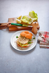 Sea bream burger with vegetables (ph. Marianna Franchi)