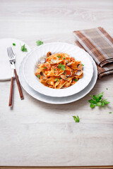 Fresh tagliatelle with clams (ph. Marianna Franchi)