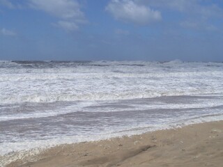 Fototapeta na wymiar Storm-lashed sea off the coast of North Holland, the Netherlands Sturmgepeitschtes Meer vor der Küste von Nordholland, Niederlande 