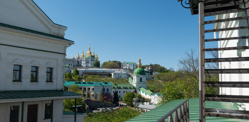 Obraz na płótnie Canvas Panoramic view of the buildings of the Kiev Pechersk Lavra on a sunny spring day