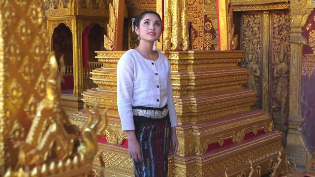 Asian Woman Walking And Look Around In Temple, Slow Motion
