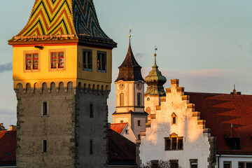 Abendlicht abu Treppengiebel und Türmen der Lindauer Insel; Mangturm, Münster, St. Stephan,...