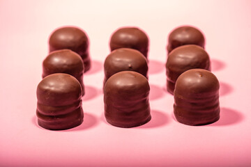 Chocolate foam kiss, Chocolate-covered marshmallow